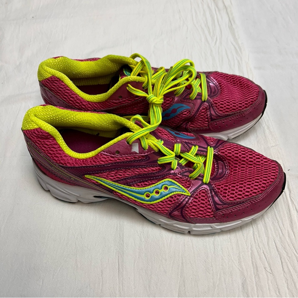 Saucony Cohesion 6 Running Sneaker Pink Yellow Women's sz 10